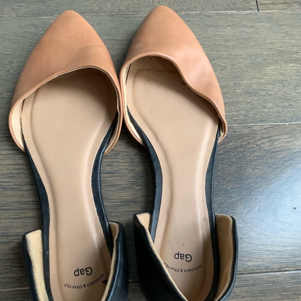 Gap Black and Tan flats size 8